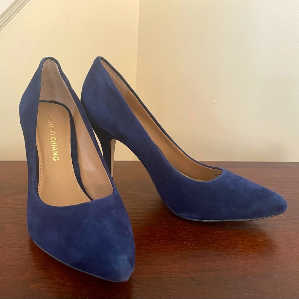 Arturo Chiang Midnight Blue Suede Heels - Women’s size 6.5M